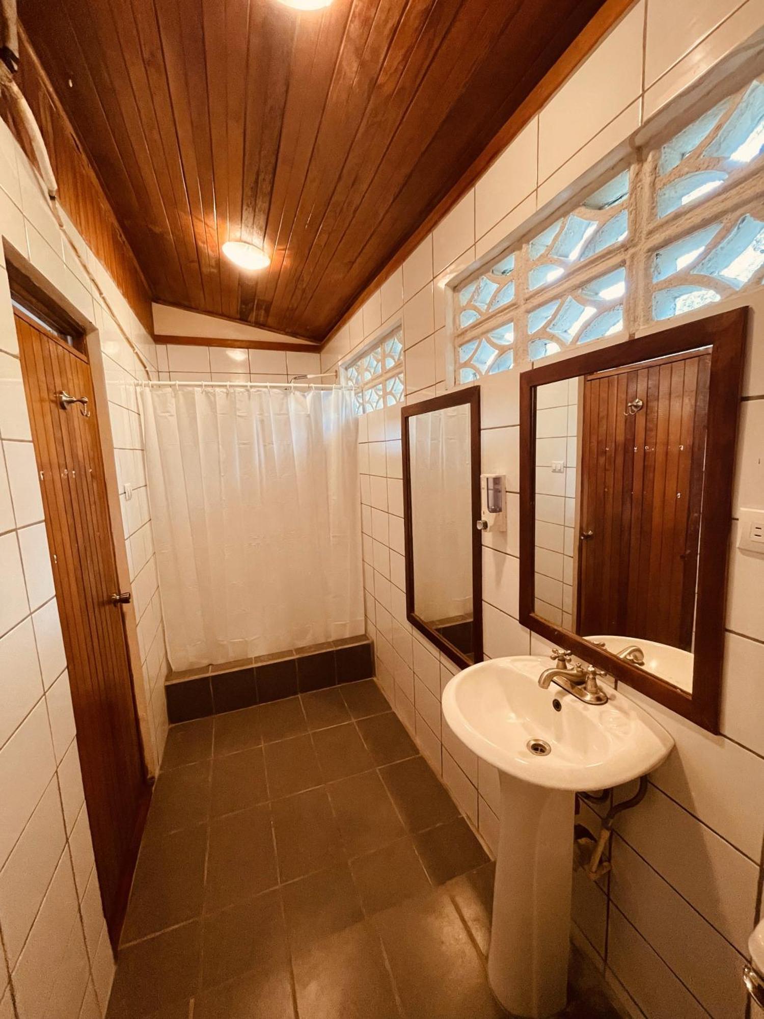 El Clan Hostel Puerto Viejo de Talamanca 外观 照片